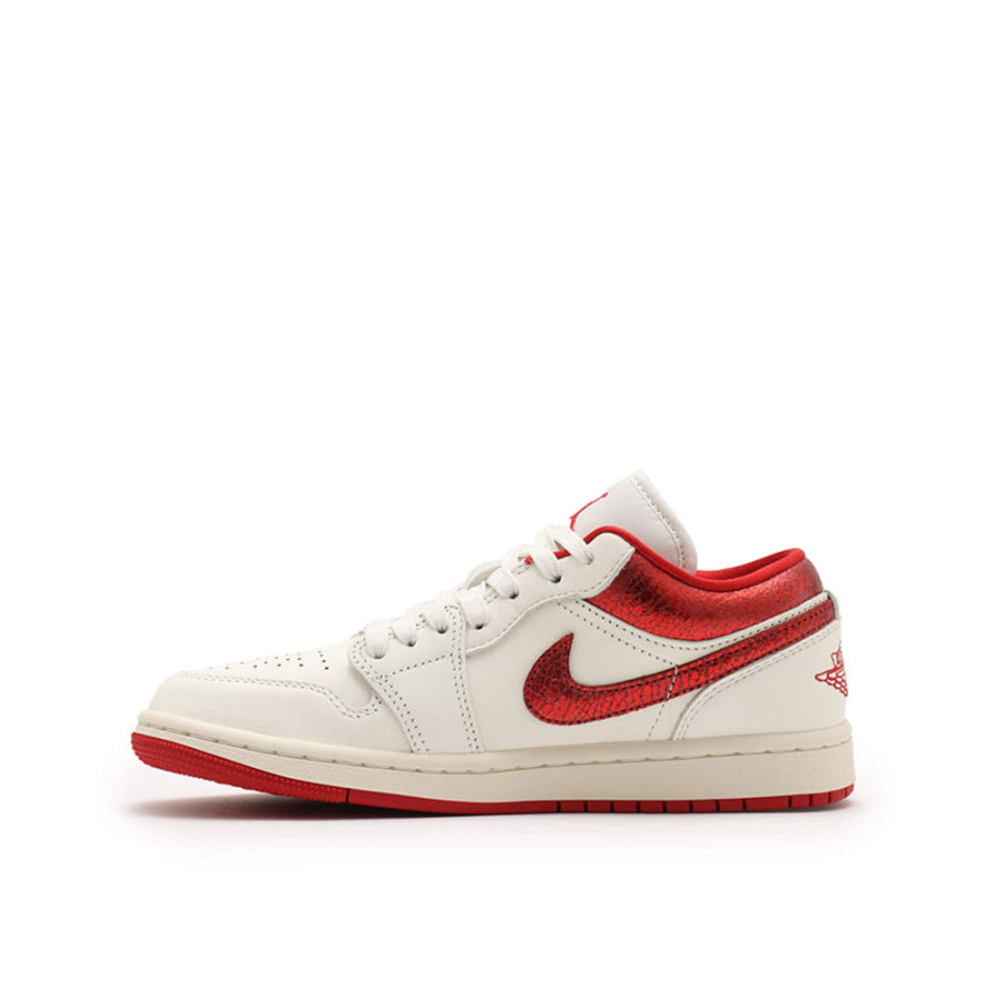 나이키 W 에어 조던 1 로우 SE 세일 바시티 레드 hj9338-106
