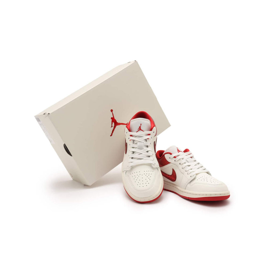 나이키 W 에어 조던 1 로우 SE 세일 바시티 레드 hj9338-106